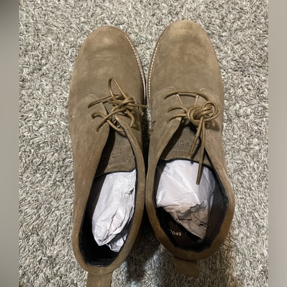 Rockport, brown, lightweight and shock absorbing. One worn once - Picture 2 of 12